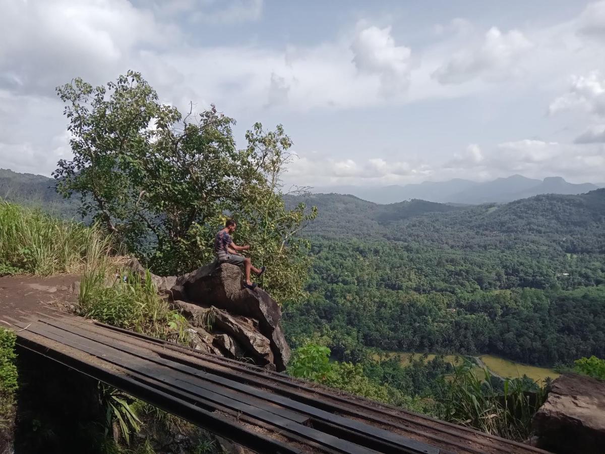 Jungle Village Homestay Pinnawala  Eksteriør bilde